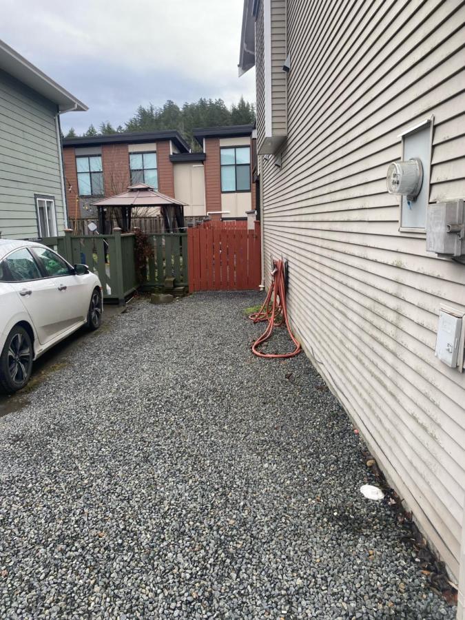 1 Bedroom Suite In Langford. ビクトリア エクステリア 写真